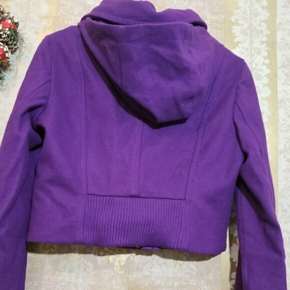 BcbgMaxAzria Woven Short Coat size Medium purple color - Picture 8 of 8